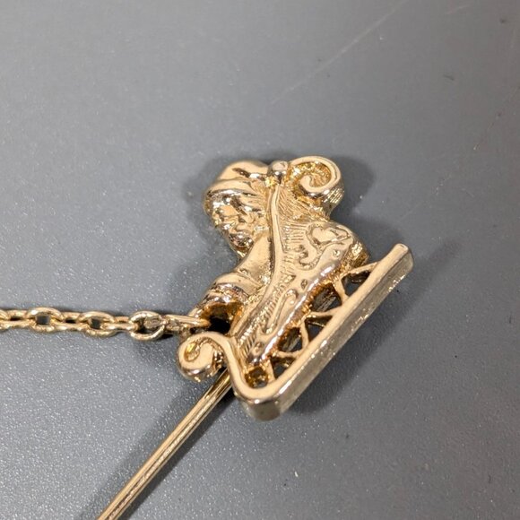 Vintage Avon Christmas Sleigh Reindeer Stick Pin Gold Tone Brooch - Picture 2 of 7